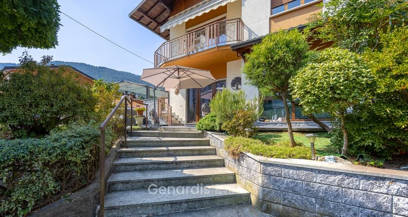 Splendida Villa con Piscina e Vista Montagna a Lavena Ponte Tresa (6)