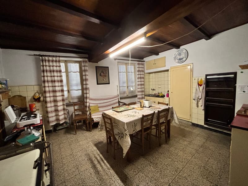 Casa plurifamiliare storica a Breno, Luganese – 9.5 locali su 3 piani (5)