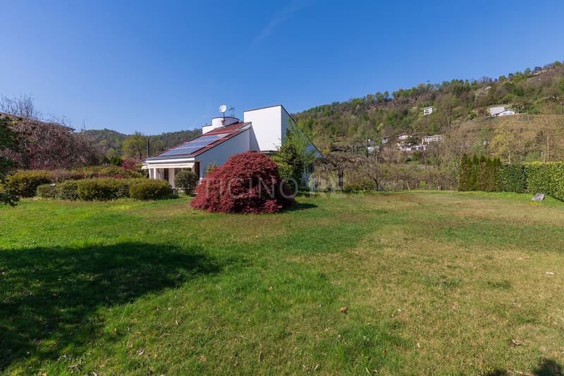 Villa con ampio giardino  – a pochi minuti dal confine italo-svizzero (14)