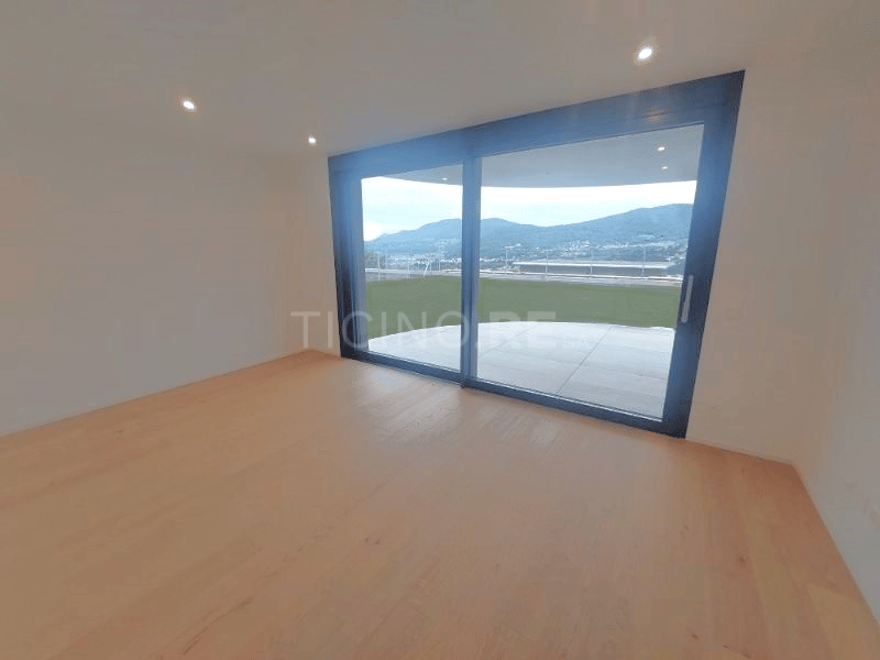 Montagnola: Lussuoso Appartamento con Vista Panoramica e Giardino Privato (7)