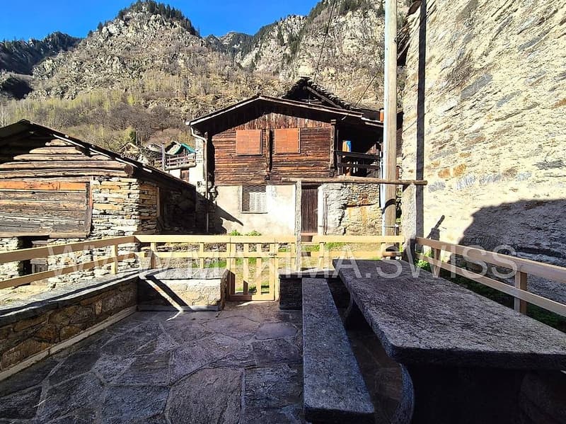 VAL PONTIRONE: CARATTERISTICO RUSTICO CON VISTA APERTA (3)