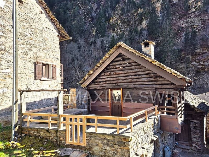 VAL PONTIRONE: CARATTERISTICO RUSTICO CON VISTA APERTA (2)