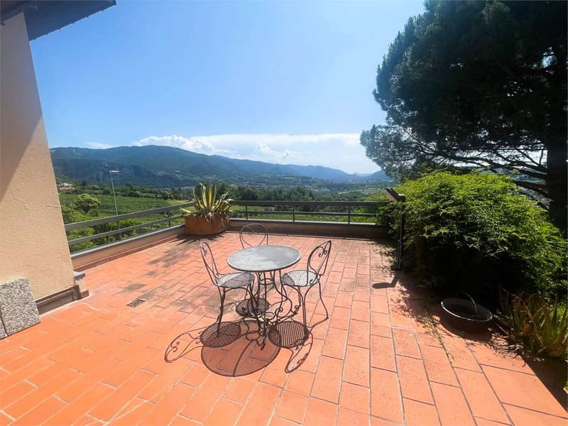 Villa esclusiva a Besazio con dépendance, piscina e vista panoramica (2)