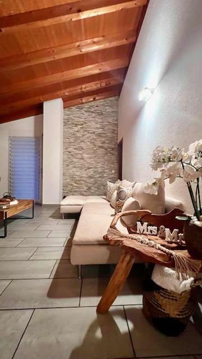 Appartamento mansardato con terrazza e vista aperta (8)