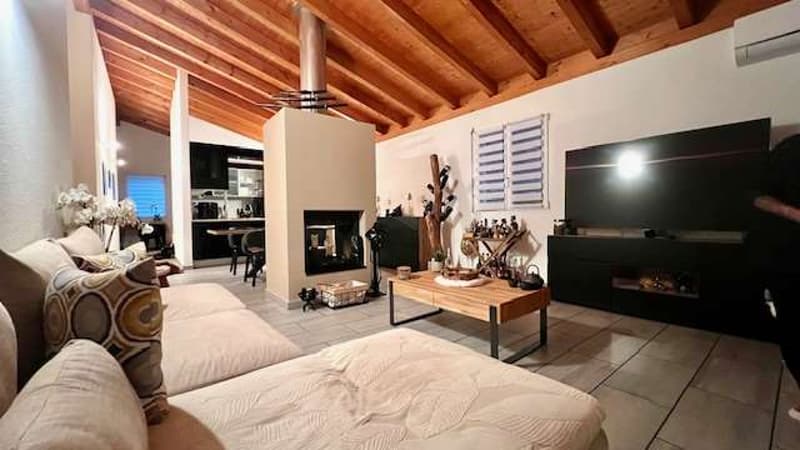 Appartamento mansardato con terrazza e vista aperta (5)