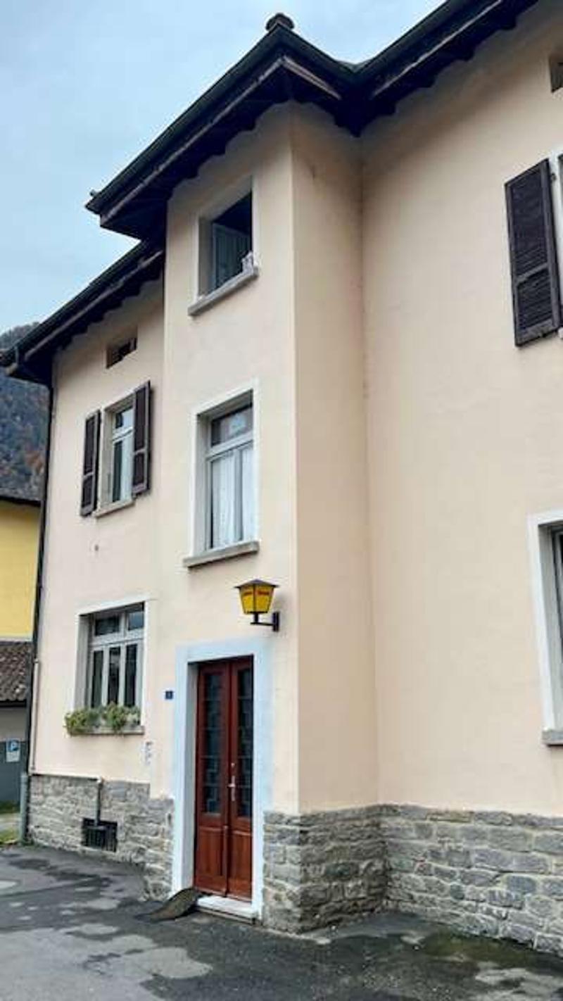 Palazzina da ristrutturare con grande potenziale (2)