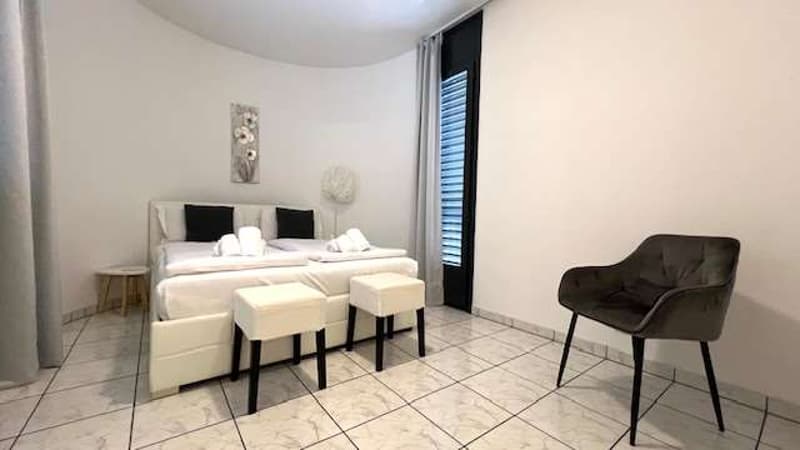 Appartamento luminoso con grande terrazza coperta e potenziale due uni (12)