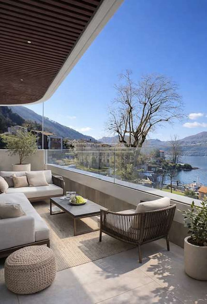 Villa di design in posizione unica con vista lago mozzafiato e darsena (8)