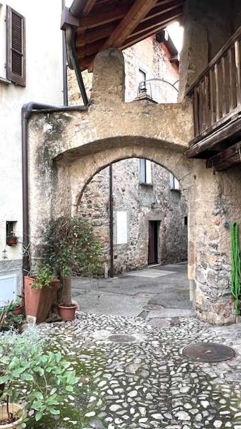 Casa nel nucleo vicino al lago (3)