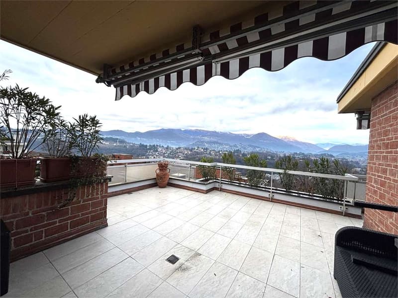 ampio attico 4,5 locali vista lago (12)