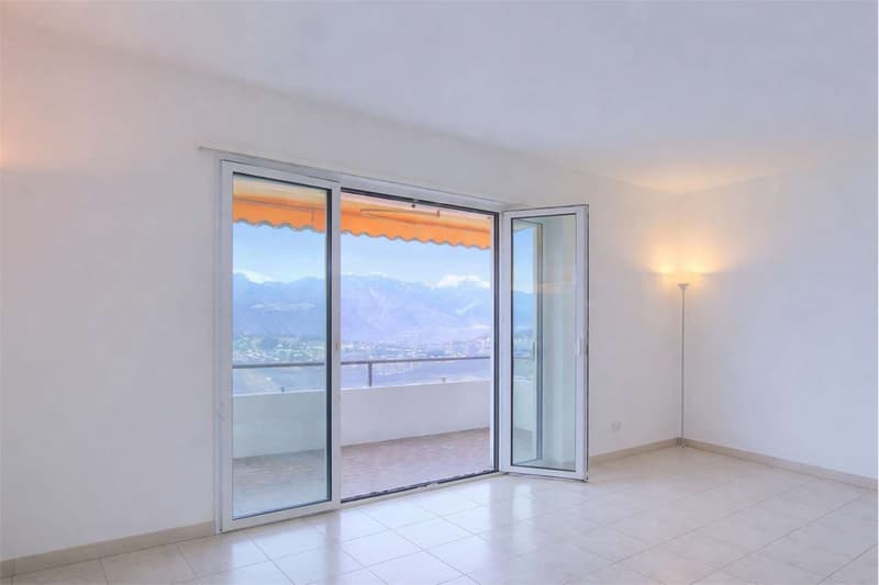 Splendido appartamento con terrazzo e vista lago ad Aldesago, Lugano (2)