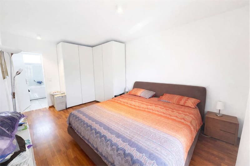 CONFORTEVOLE E AMPIO APPARTAMENTO CON TERRAZZO E VISTA (8)