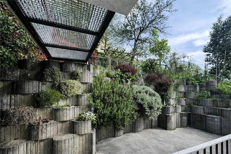 CONFORTEVOLE E AMPIO APPARTAMENTO CON TERRAZZO E VISTA (13)