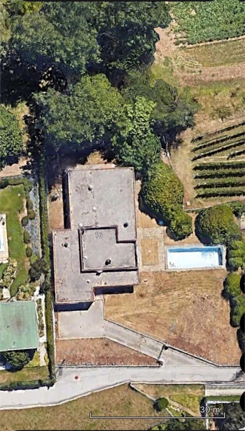 Ampia villa con piscina (6)