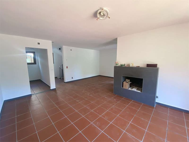 Villa bifamiliare immersa nel verde con vista panoramica (10)