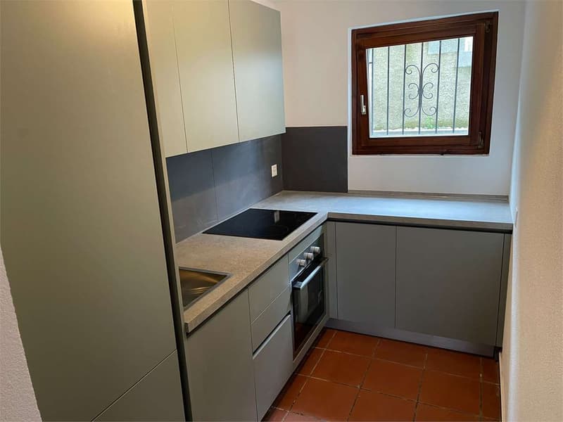 Villa bifamiliare immersa nel verde con vista panoramica (5)