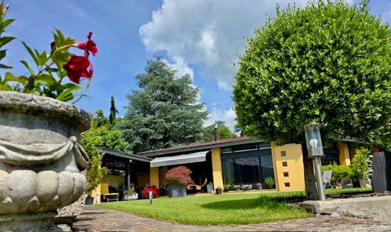 Esclusiva Villa con Piscina e Giardino nel Cuore Verde di Pura (12)