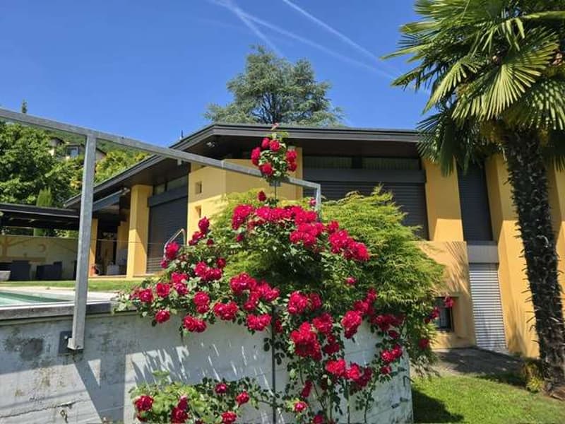 Esclusiva Villa con Piscina e Giardino nel Cuore Verde di Pura (8)