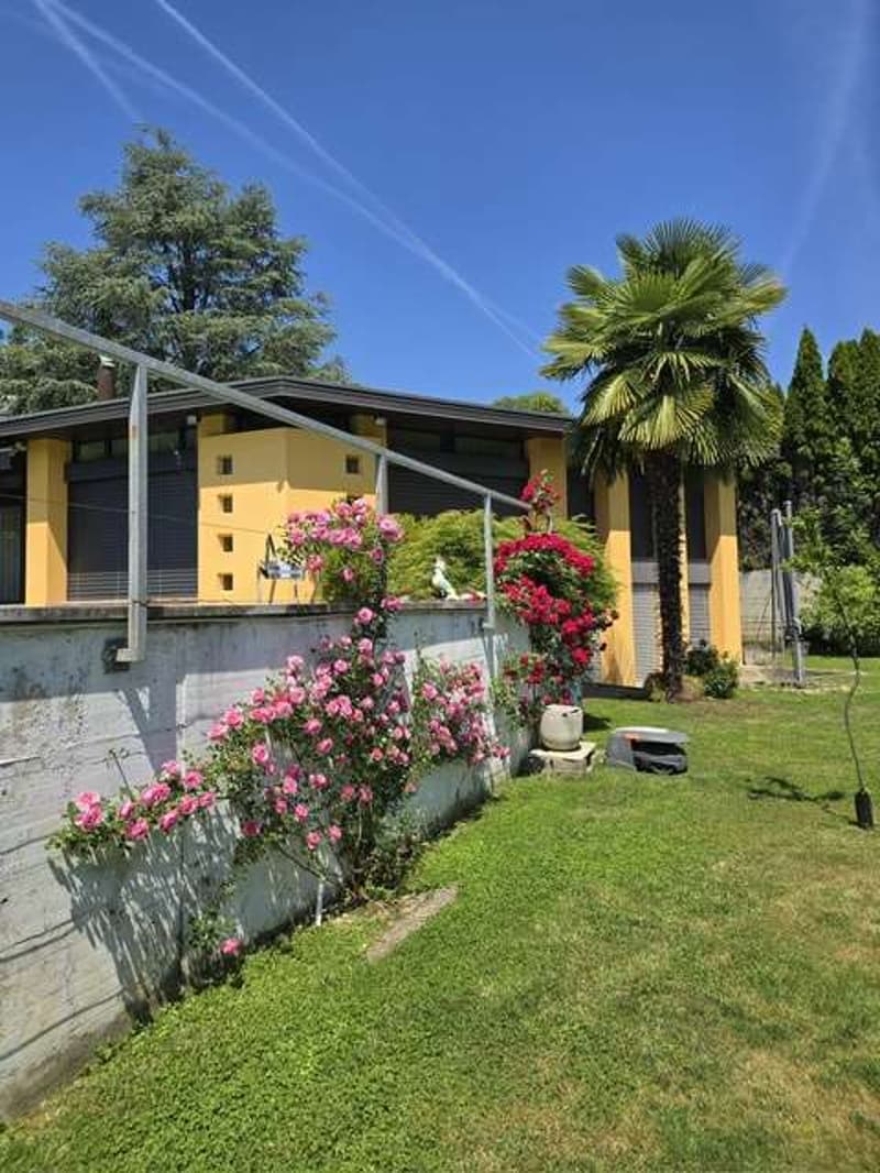 Esclusiva Villa con Piscina e Giardino nel Cuore Verde di Pura (13)
