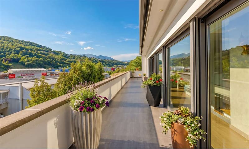 Moderna villa a pochi minuti dal centro di Lugano (8)