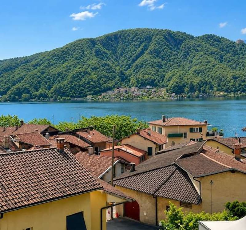 Terreno edificabile con vista lago in vendita a Caslano (1)