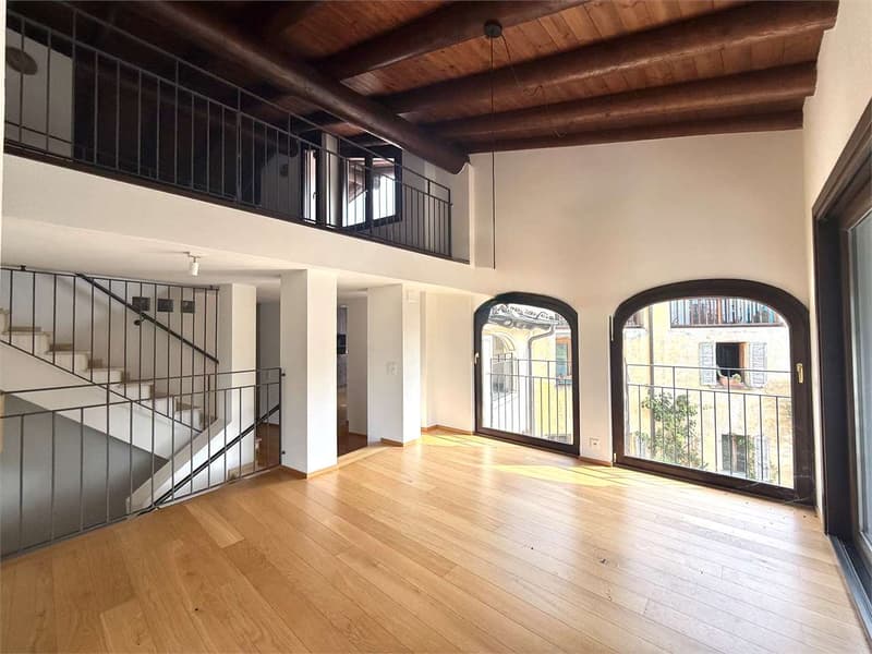 Appartamento attico di 5,5 locali con terrazzo e giardino privato ad O (6)