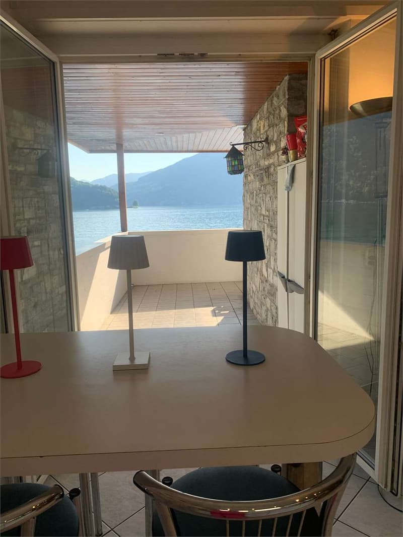 Esclusiva villa a Bissone pieds dans l'eau (13)