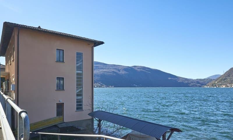 Villa Mehrfamilienhaus direkt am Luganersee - bereit für eine neue Vision (1)