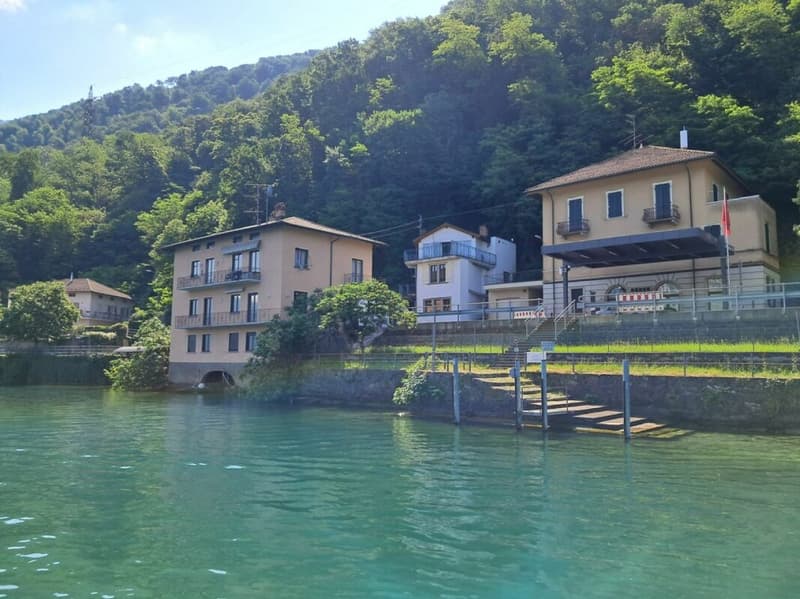 Villa Mehrfamilienhaus direkt am Luganersee - bereit für eine neue Vision (2)