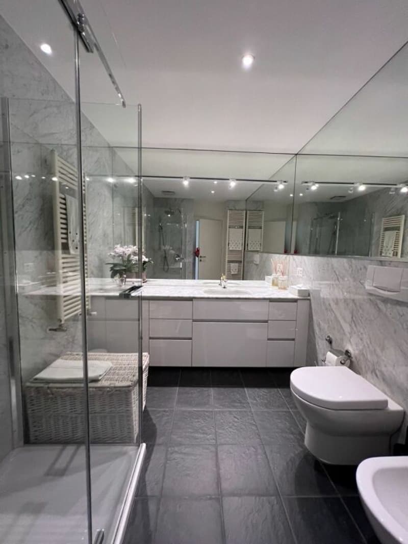 Elegante Villa di Prestigio Immersa nel Verde a Due Passi dalla TASIS (11)