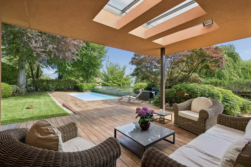 Elegante Villa di Prestigio Immersa nel Verde a Due Passi dalla TASIS (4)