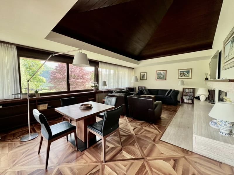 Elegante Villa di Prestigio Immersa nel Verde a Due Passi dalla TASIS (9)