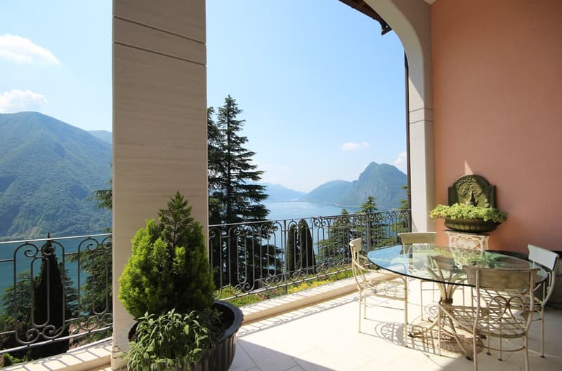Lugano Ruvigliana: elegante attico duplex con vista lago (1)