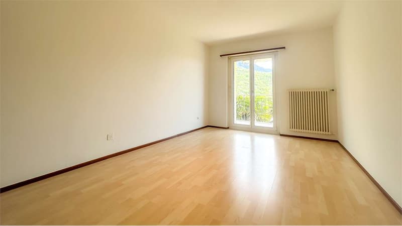 ACCOGLIENTE 3.5 CON BALCONE E VISTA  APERTA (6)