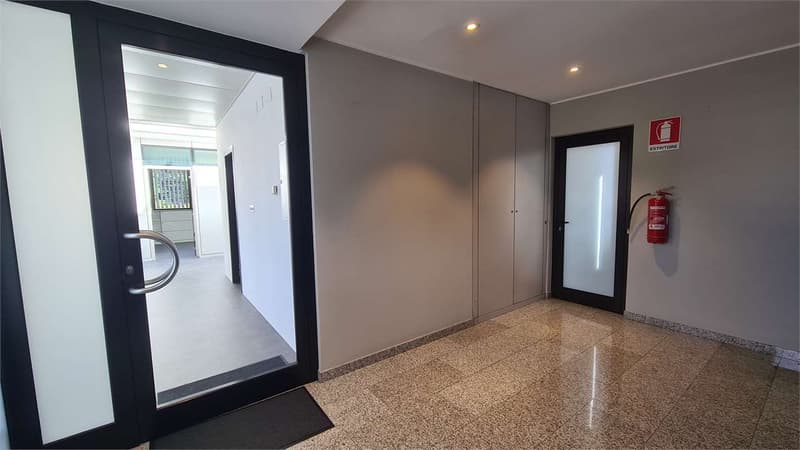 LUGANO: prestigioso nuovo ufficio in edificio moderno (5)