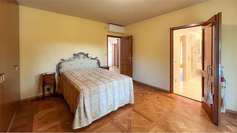VILLA INDIPENDENTE CON PISCINA E DEPANDANCE (10)