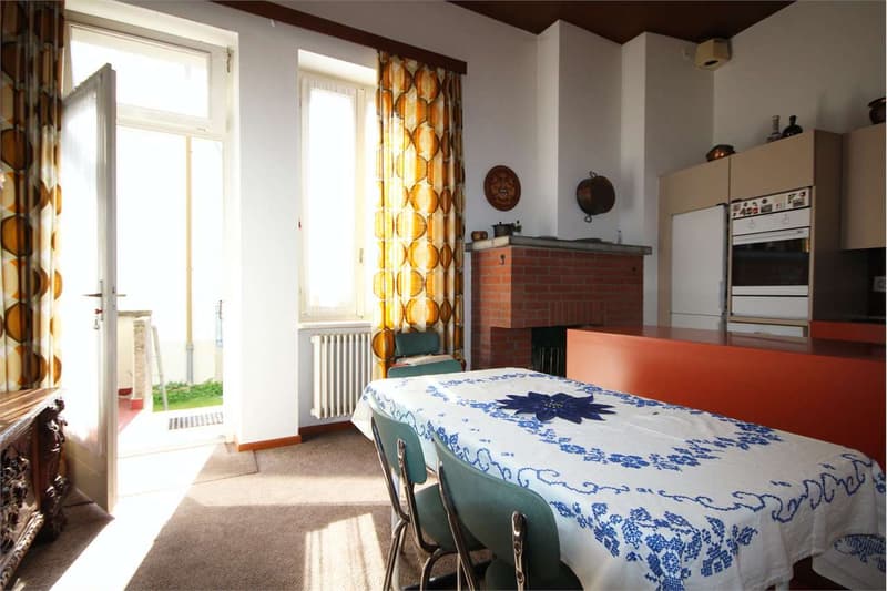 Chiasso: casa d'epoca con giardino e due parcheggi in centro (5)