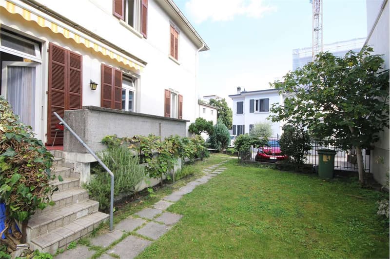 Chiasso: casa d'epoca con giardino e due parcheggi in centro (10)