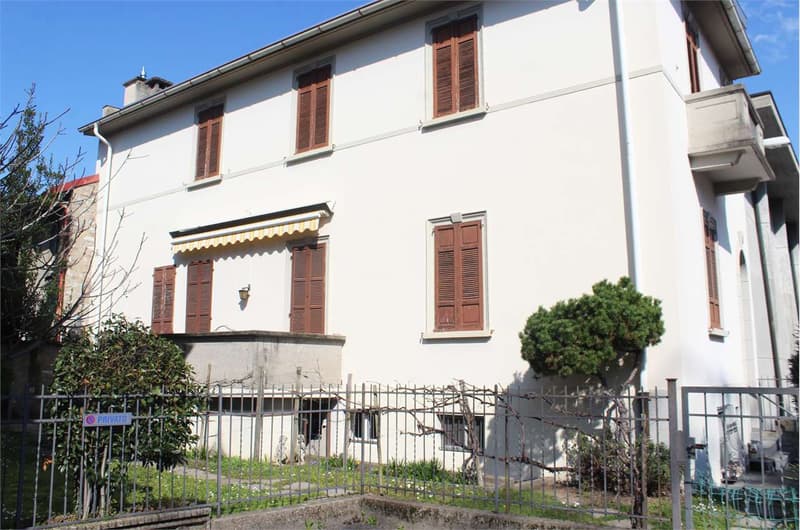 Chiasso: casa d'epoca con giardino e due parcheggi in centro (11)