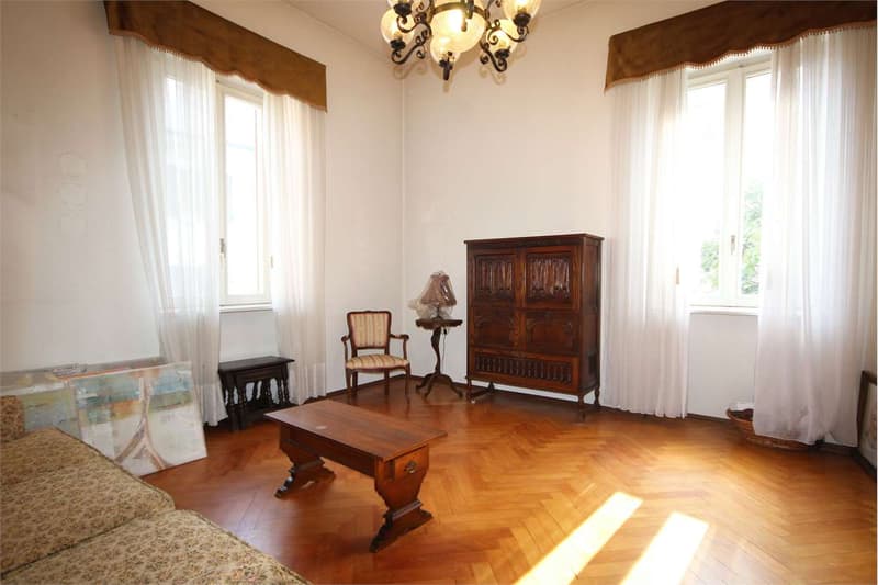 Chiasso: casa d'epoca con giardino e due parcheggi in centro (3)