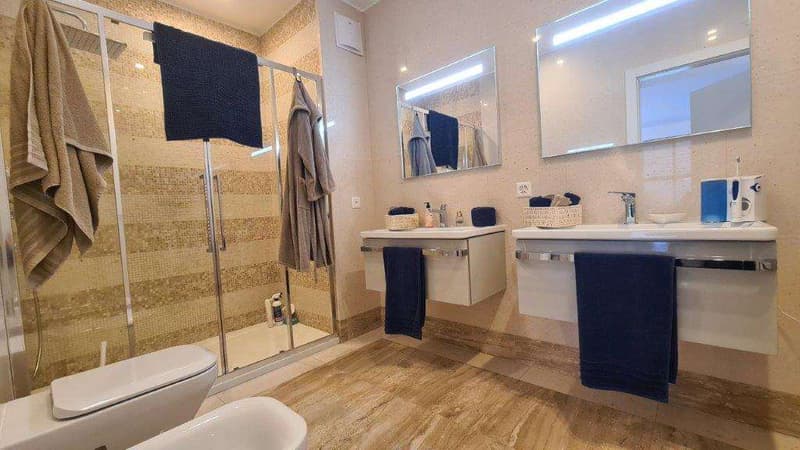 BISSONE: PRESTIGIOSO 4.5 LOC. VISTA LAGO CON GIARDINO (13)