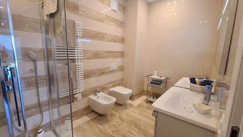 BISSONE: PRESTIGIOSO 4.5 LOC. VISTA LAGO CON GIARDINO (12)