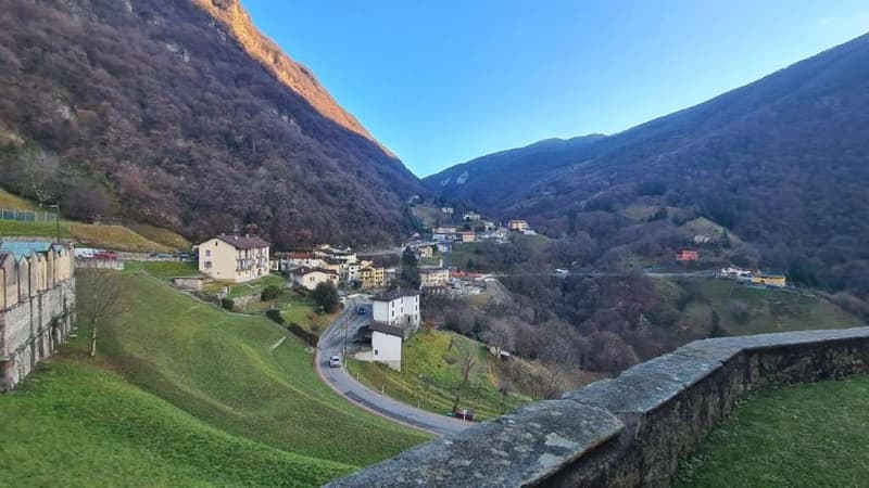 AROGNO: GRANDE CASA PANORAMICA NEL NUCLEO (2)