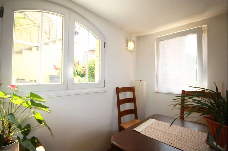 Ampia casa bifamiliare con giardino (10)
