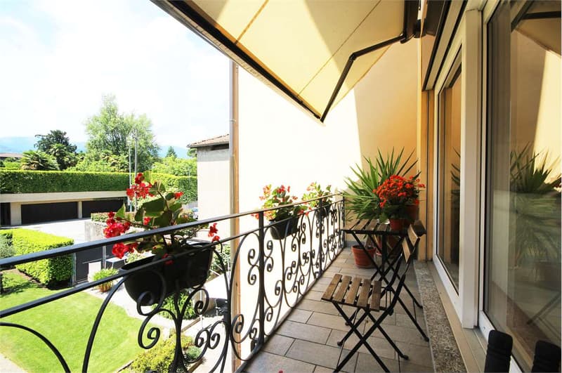 Ampia casa bifamiliare con giardino (2)