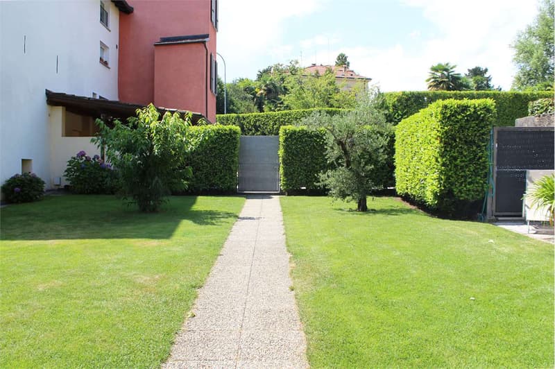 Ampia casa bifamiliare con giardino (11)