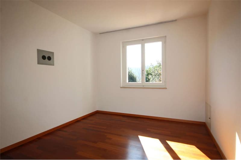 MONTAGNOLA: CASA UNIFAMILIARE CON VISTA (5)