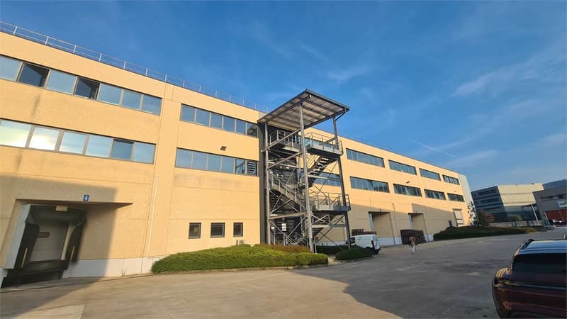 STABIO: MODERNI UFFICI VARIE METRATURE con posteggi (3)