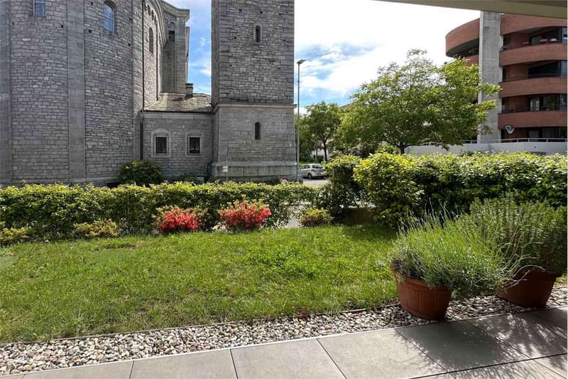 Massagno: elegante appartamento 2,5 locali con giardino (4)