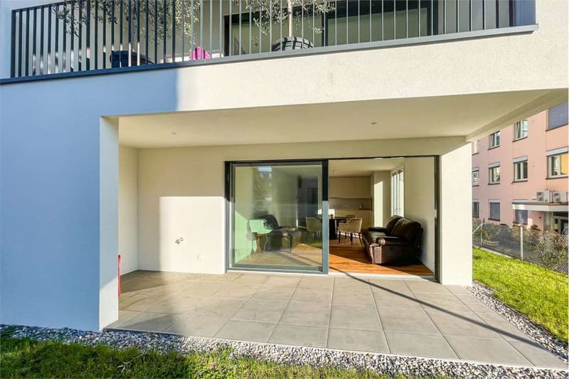 Massagno: elegante appartamento 2,5 locali con giardino (3)